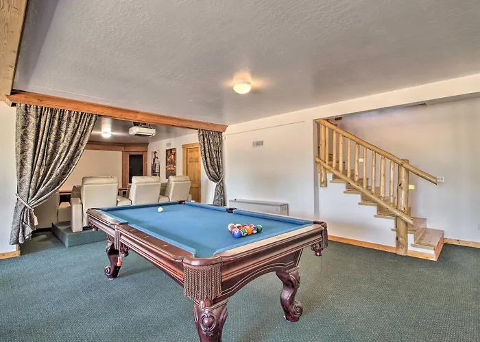 Hot Tub, Game & Theater: Luxe Show *