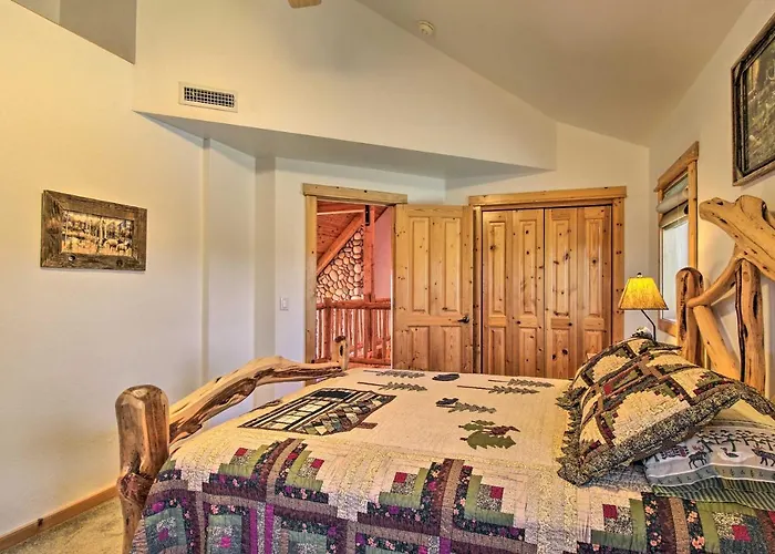 Hot Tub, Game & Theater: Luxe Show Holiday home *