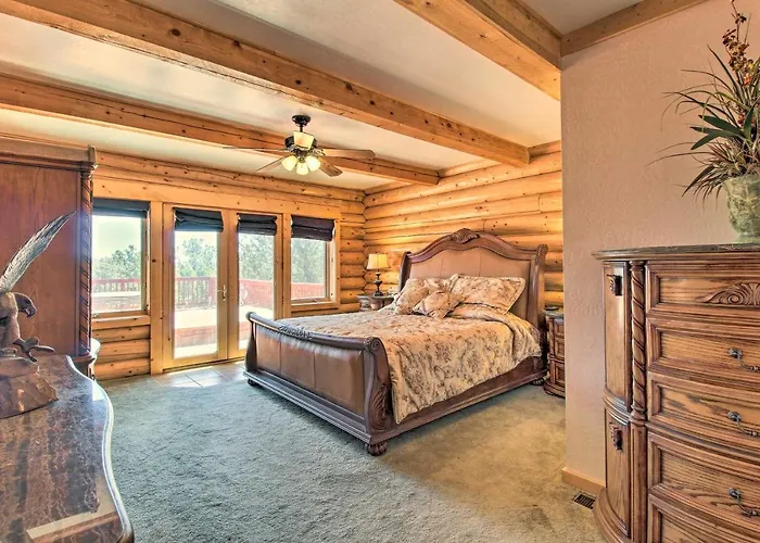 Hot Tub, Game & Theater: Luxe Show Holiday home Show Low