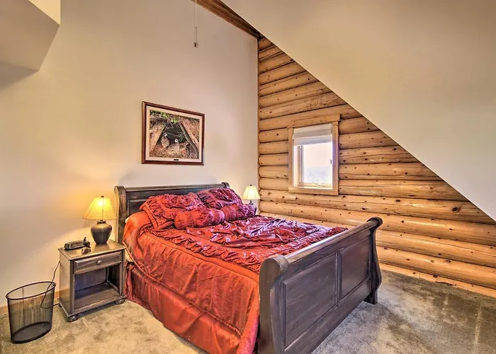 Hot Tub, Game & Theater: Luxe Show Holiday home Show Low
