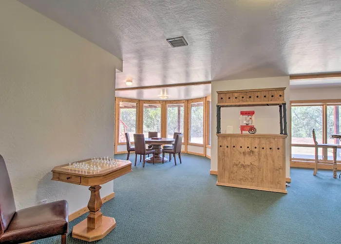 Hot Tub, Game & Theater: Luxe Show Holiday home *